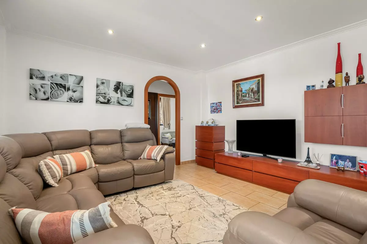 5-bedroom Country House In Crevillent, Spain (181 M²)