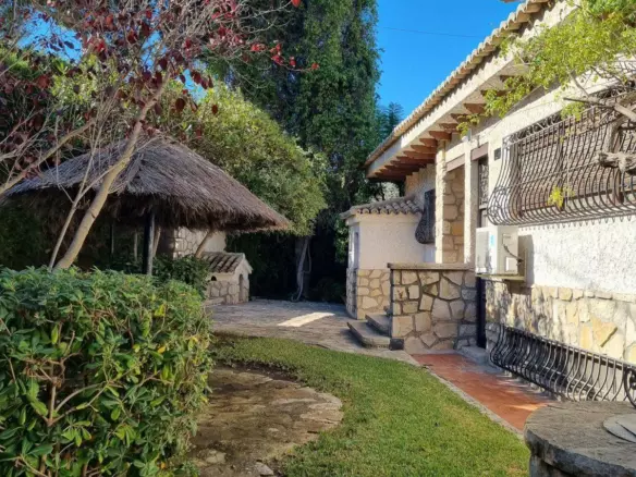 6-bedroom Villa In Alicante, Spain (473 M²)