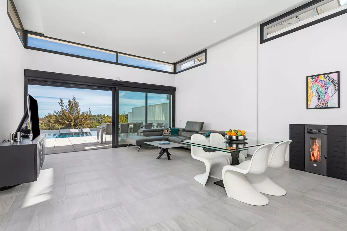 4-bedroom Villa In San Miguel De Salinas, Spain (272 M²)