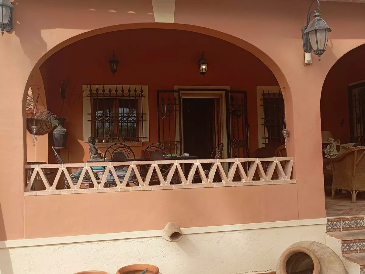 5-bedroom Villa In Dolores, Spain (350 M²)