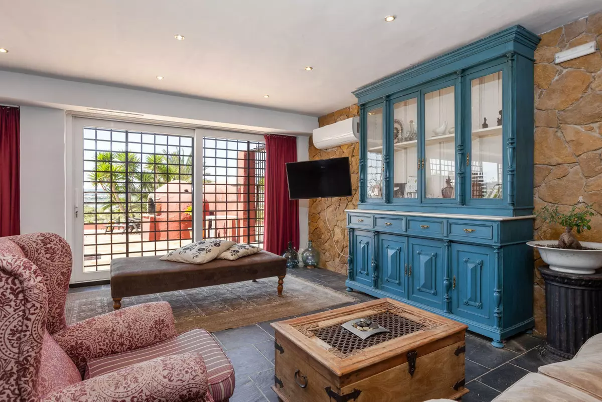 4-bedroom Villa In San Miguel De Salinas, Spain (220 M²)