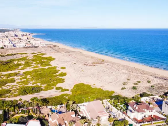 5-bedroom Villa In Torrevieja, Spain (380 M²)