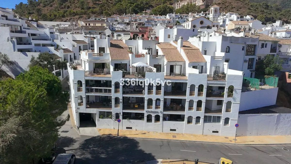 2-bedroom Apartment In Benahavis, Spain (115 M²)