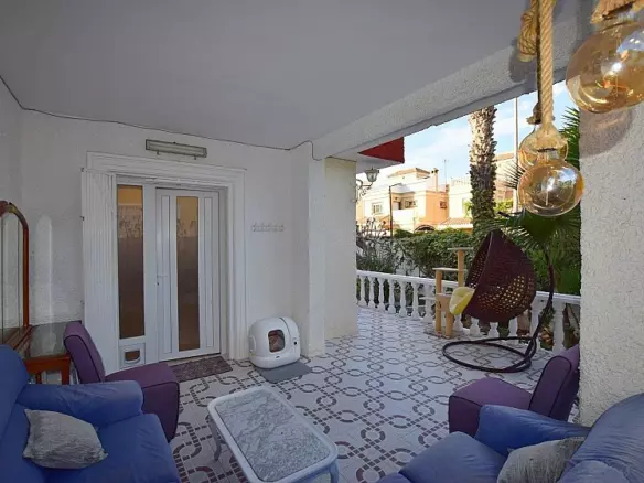 3-bedroom Villa In Torrevieja, Spain (200 M²)