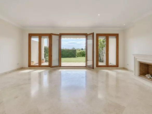 3-bedroom Town House In Estepona, Spain (157 M²)
