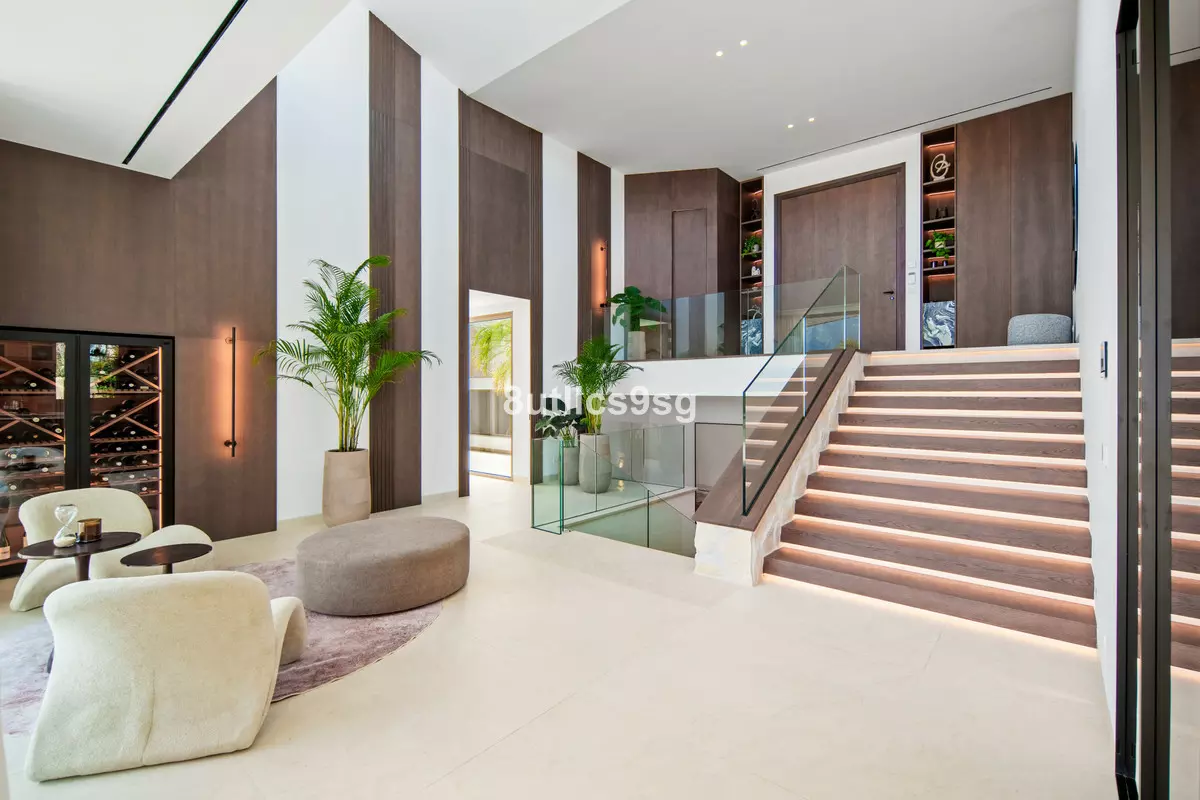 5-bedroom Villa In Marbella, Spain (986 M²)