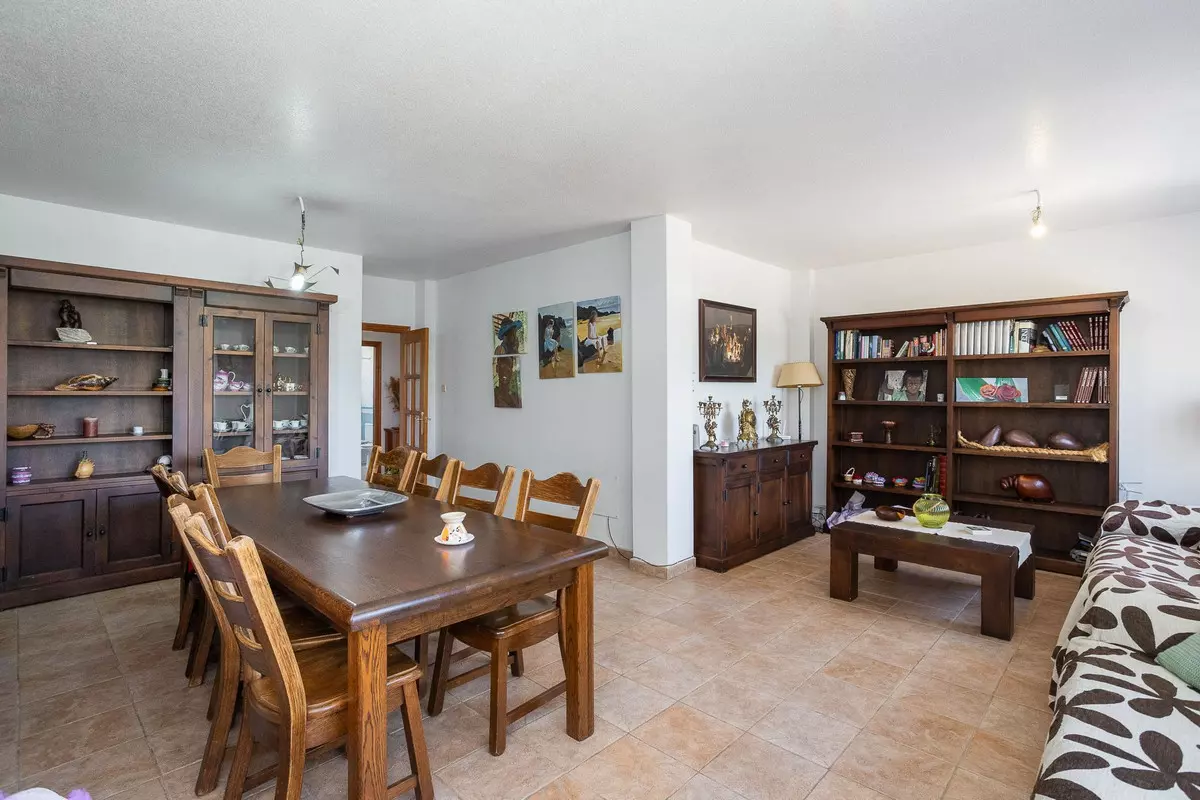 6-bedroom Villa In Torrevieja, Spain (375 M²)