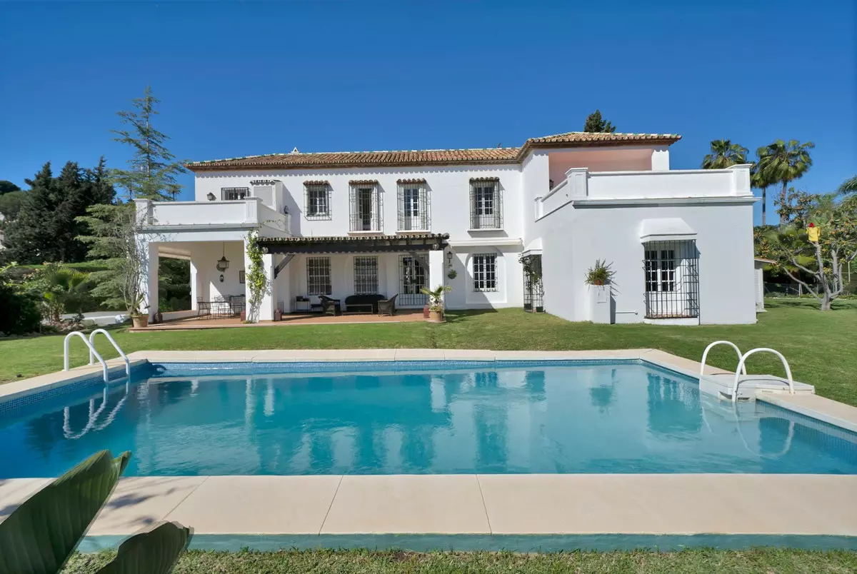 6-bedroom Villa In Marbella, Spain (521 M²)