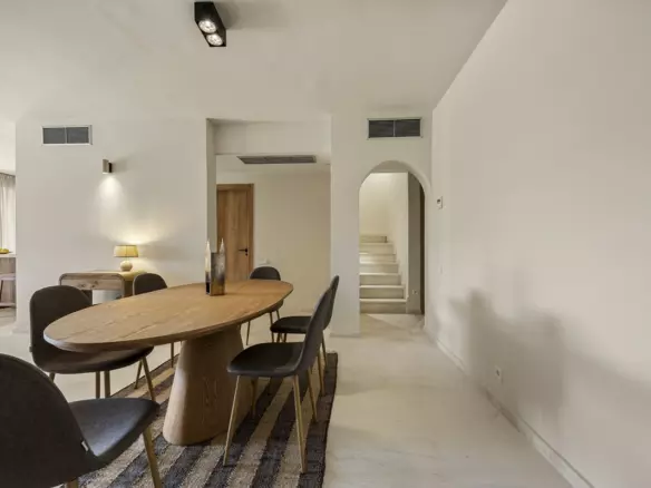 3-bedroom Apartment In Estepona, Spain (298 M²)