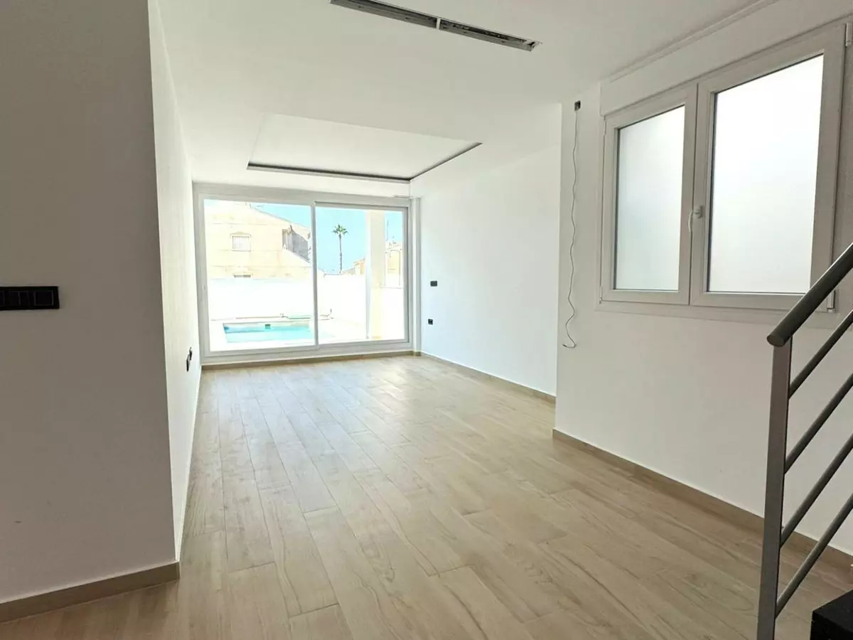 3-bedroom Villa In Torrevieja, Spain (120 M²)