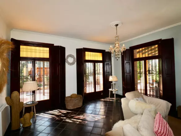 6-bedroom Villa In Almoradi, Spain (375 M²)
