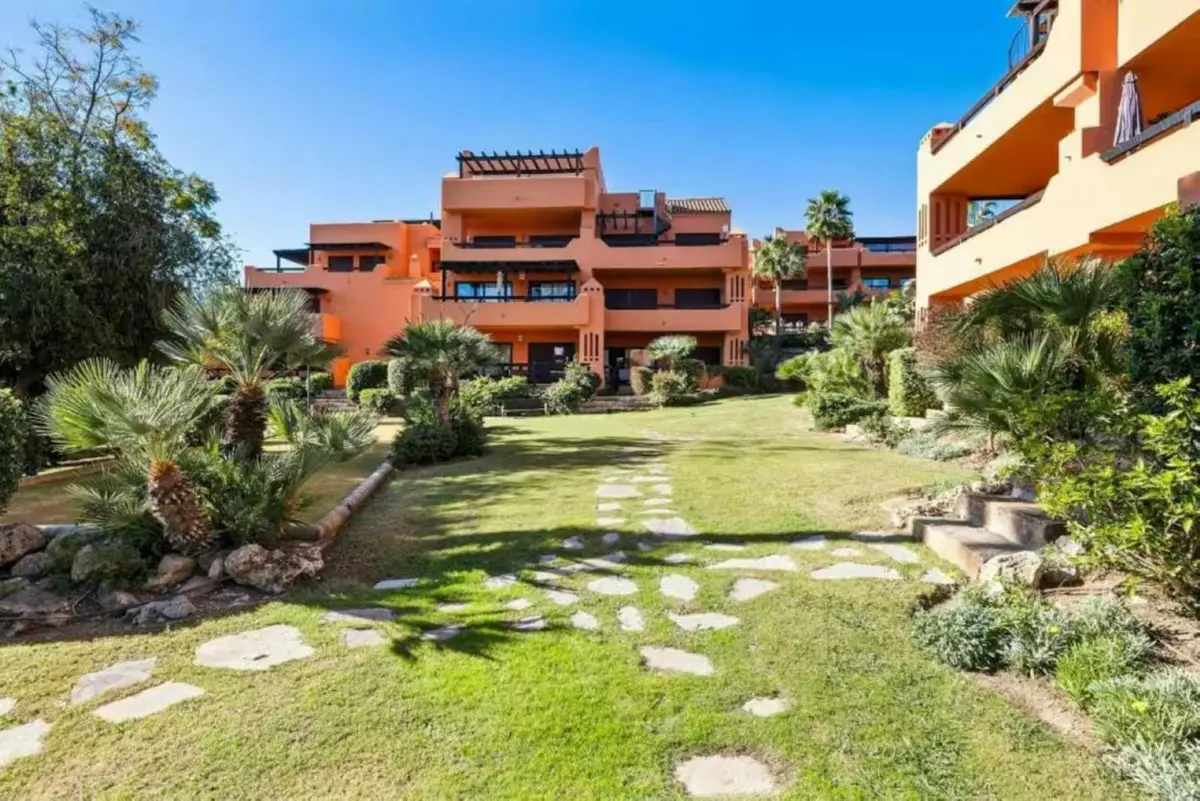 2-bedroom Apartment In Estepona, Spain (90 M²)