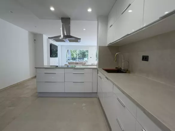 3-bedroom Apartment In Marbella, Spain (223 M²)