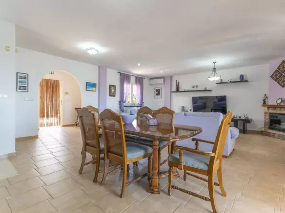 5-bedroom Villa In Algorfa, Spain (272 M²)