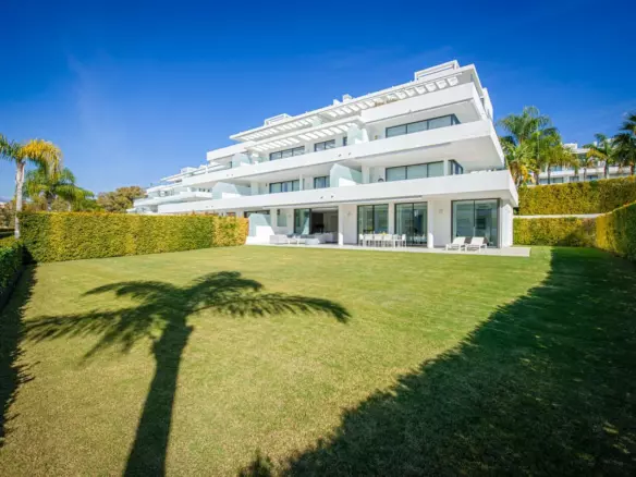 3-bedroom Apartment In Estepona, Spain (114 M²)