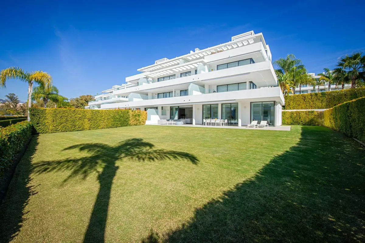 3-bedroom Apartment In Estepona, Spain (114 M²)