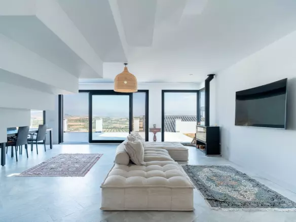 6-bedroom Villa In Coín, Spain (527 M²)