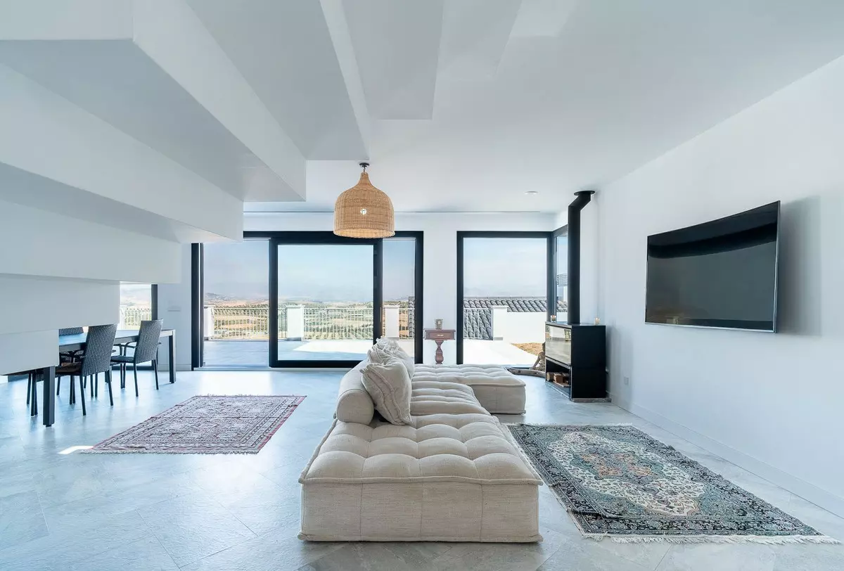 6-bedroom Villa In Coín, Spain (527 M²)