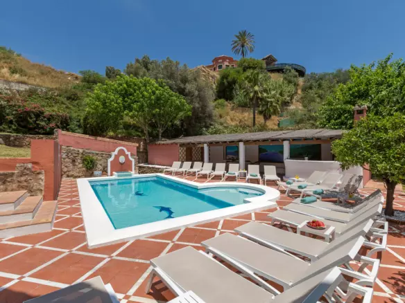 12-bedroom Villa In Benahavis, Spain (1.058 M²)