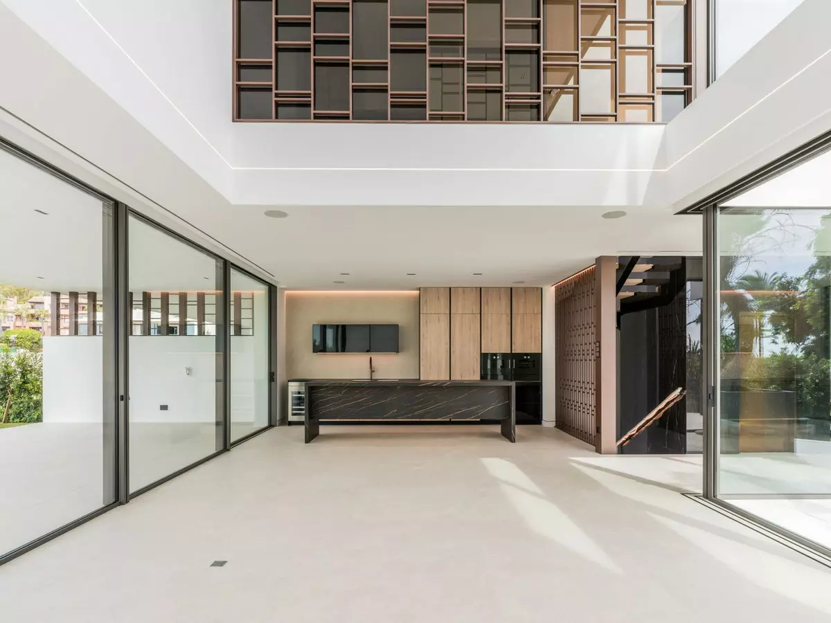 4-bedroom Villa In Marbella, Spain (442 M²)