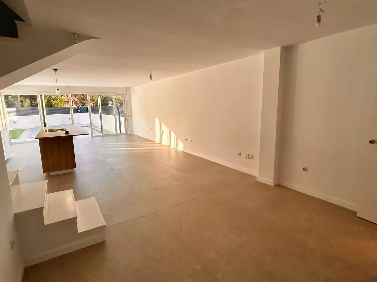 4-bedroom Villa In Marbella, Spain (278 M²)
