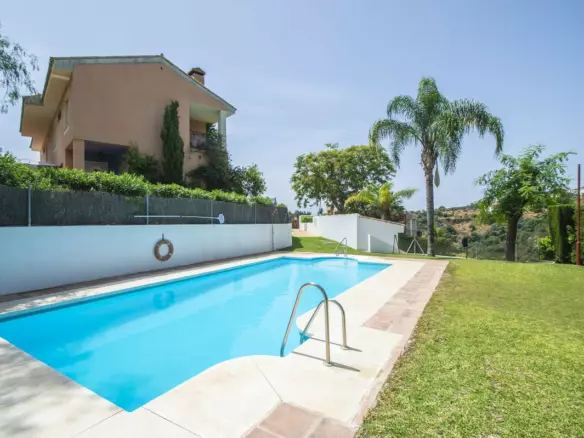 3-bedroom Villa In Estepona, Spain (202 M²)