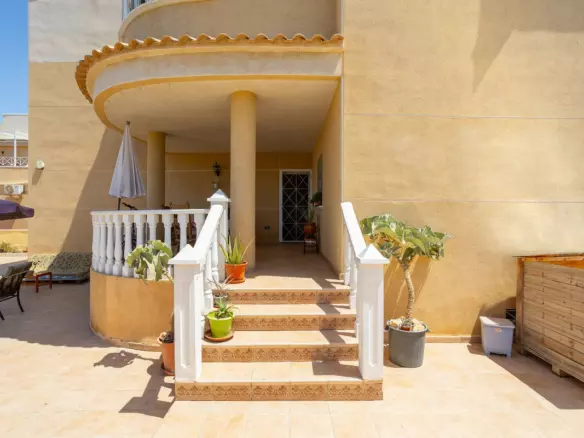 6-bedroom Villa In Torrevieja, Spain (375 M²)