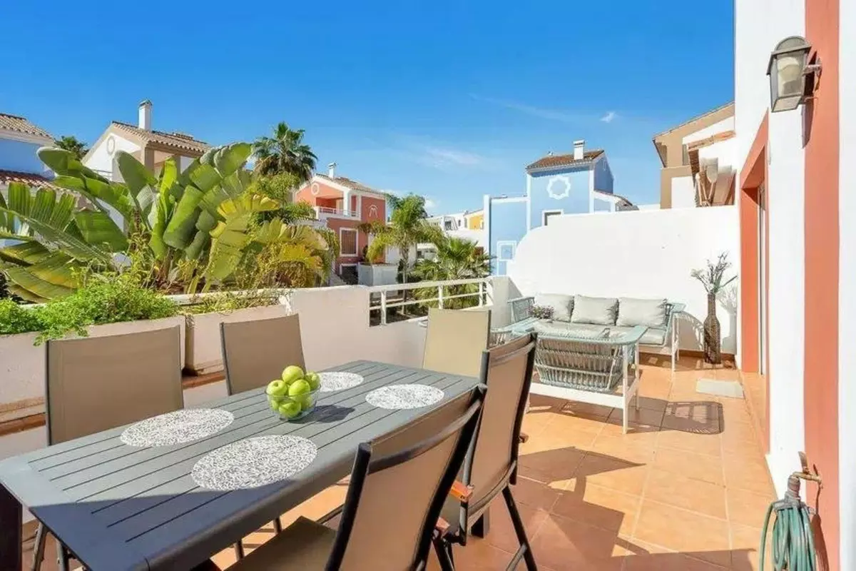 3-bedroom Apartment In Estepona, Spain (115 M²)