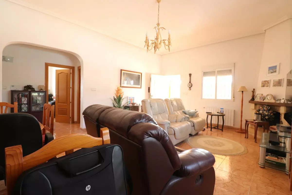 3-bedroom Villa In Albatera, Spain (164 M²)