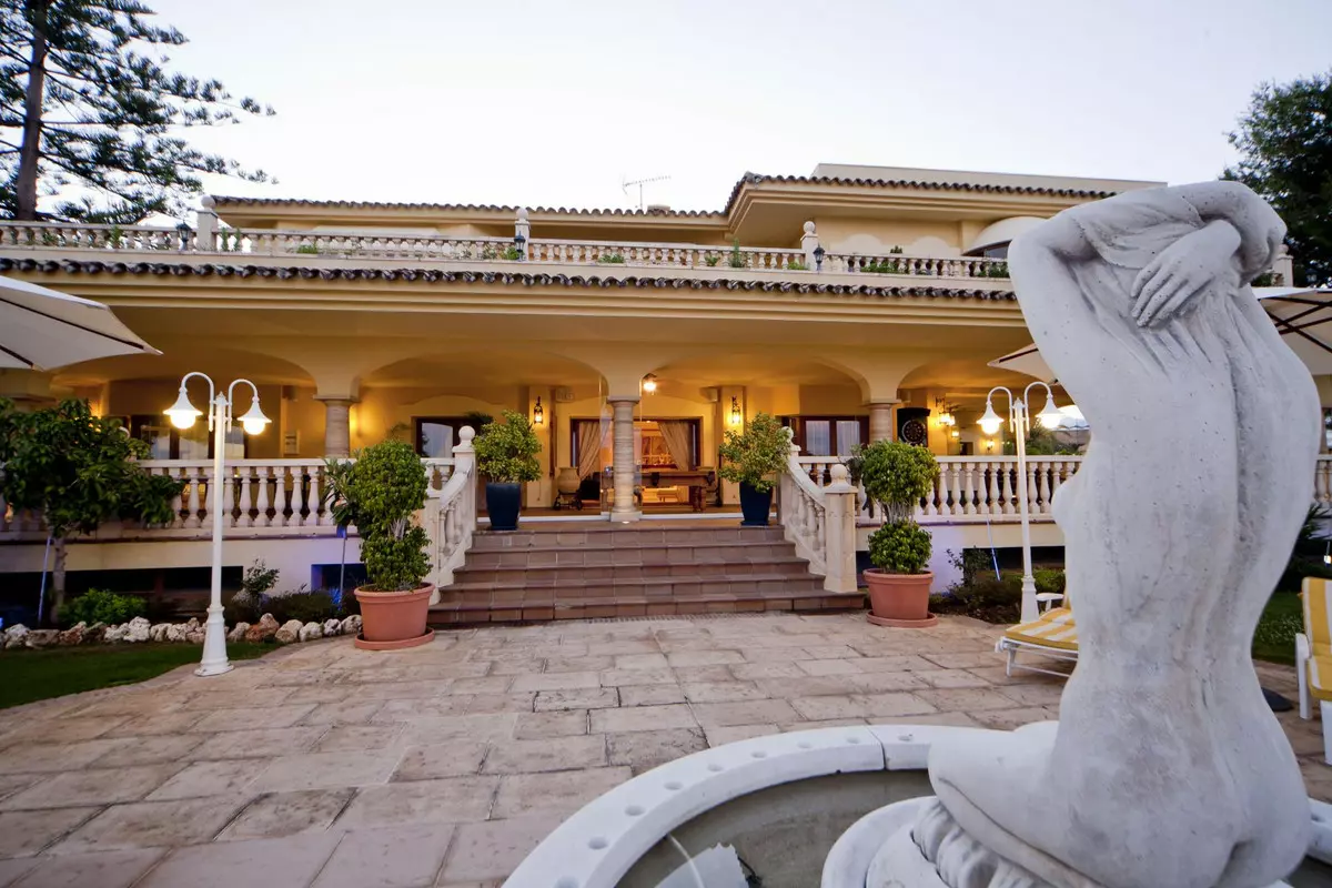 6-bedroom Villa In Marbella, Spain (1.440 M²)