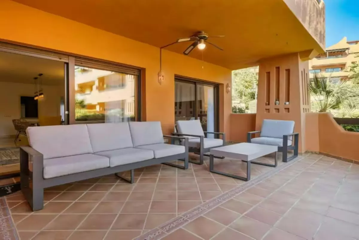 2-bedroom Apartment In Estepona, Spain (90 M²)