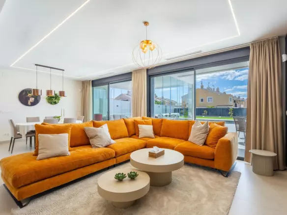 4-bedroom Villa In Torrevieja, Spain (234 M²)