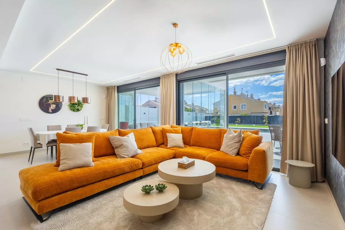 4-bedroom Villa In Torrevieja, Spain (234 M²)