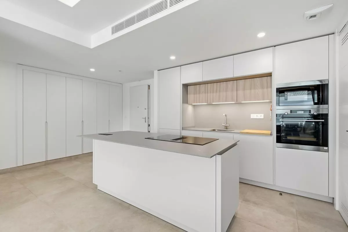 2-bedroom Apartment In Fuengirola, Spain (124 M²)