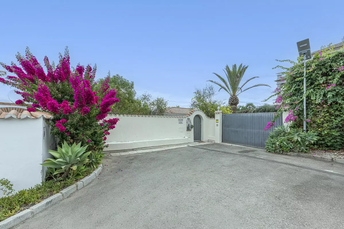 3-bedroom Villa In Estepona, Spain (287 M²)