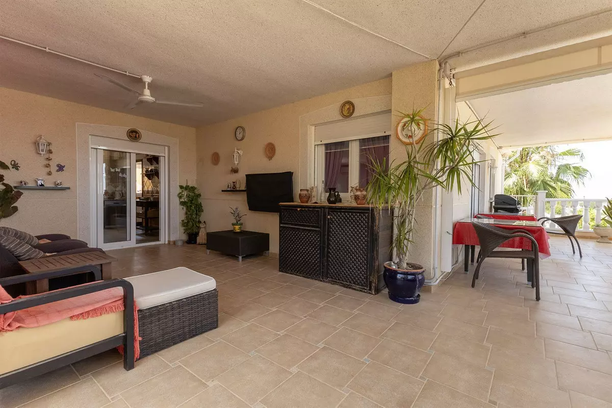 5-bedroom Villa In Algorfa, Spain (272 M²)