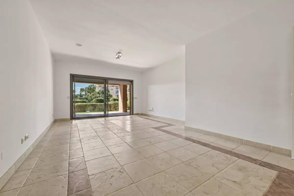 2-bedroom Apartment In Estepona, Spain (100 M²)