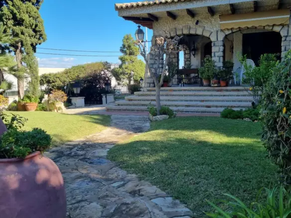 6-bedroom Villa In Alicante, Spain (473 M²)