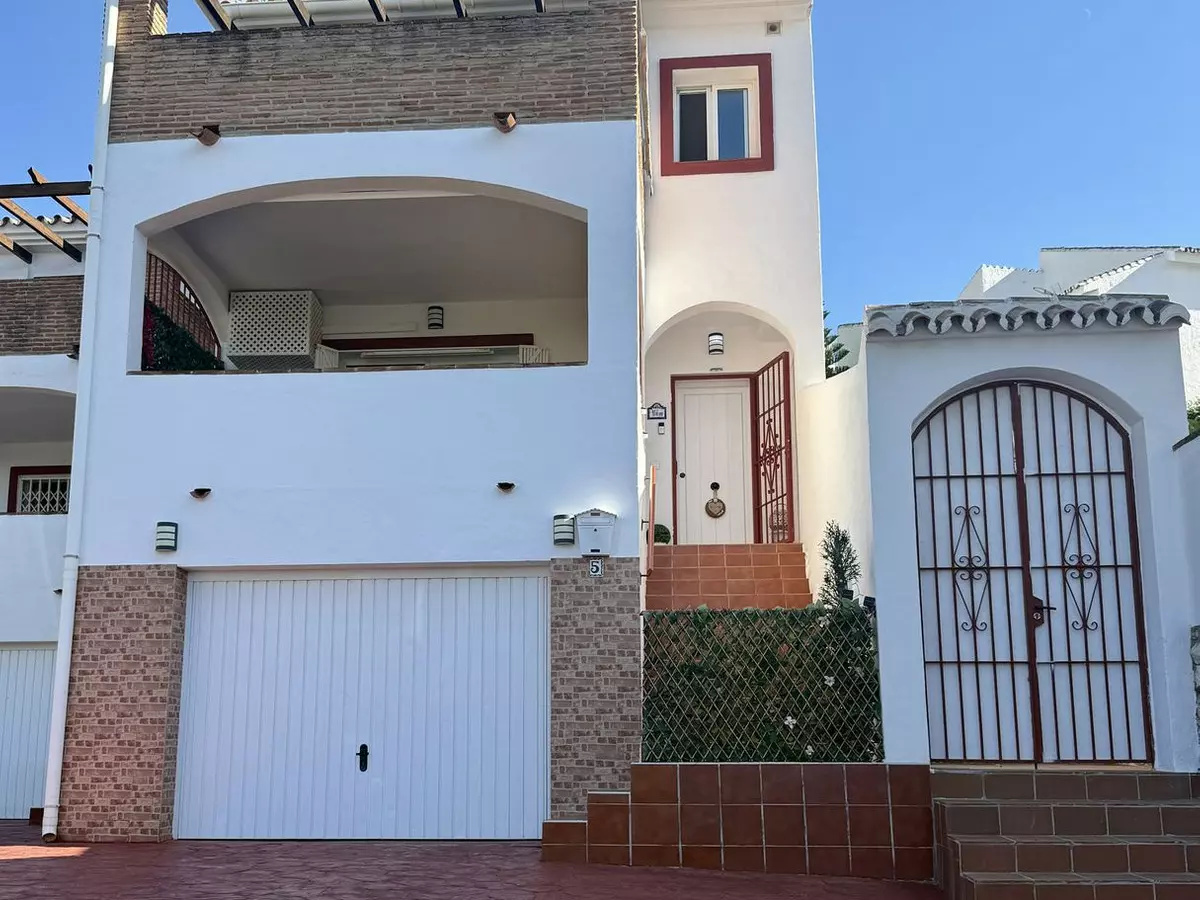 3-bedroom Town House In Mijas, Spain (216 M²)