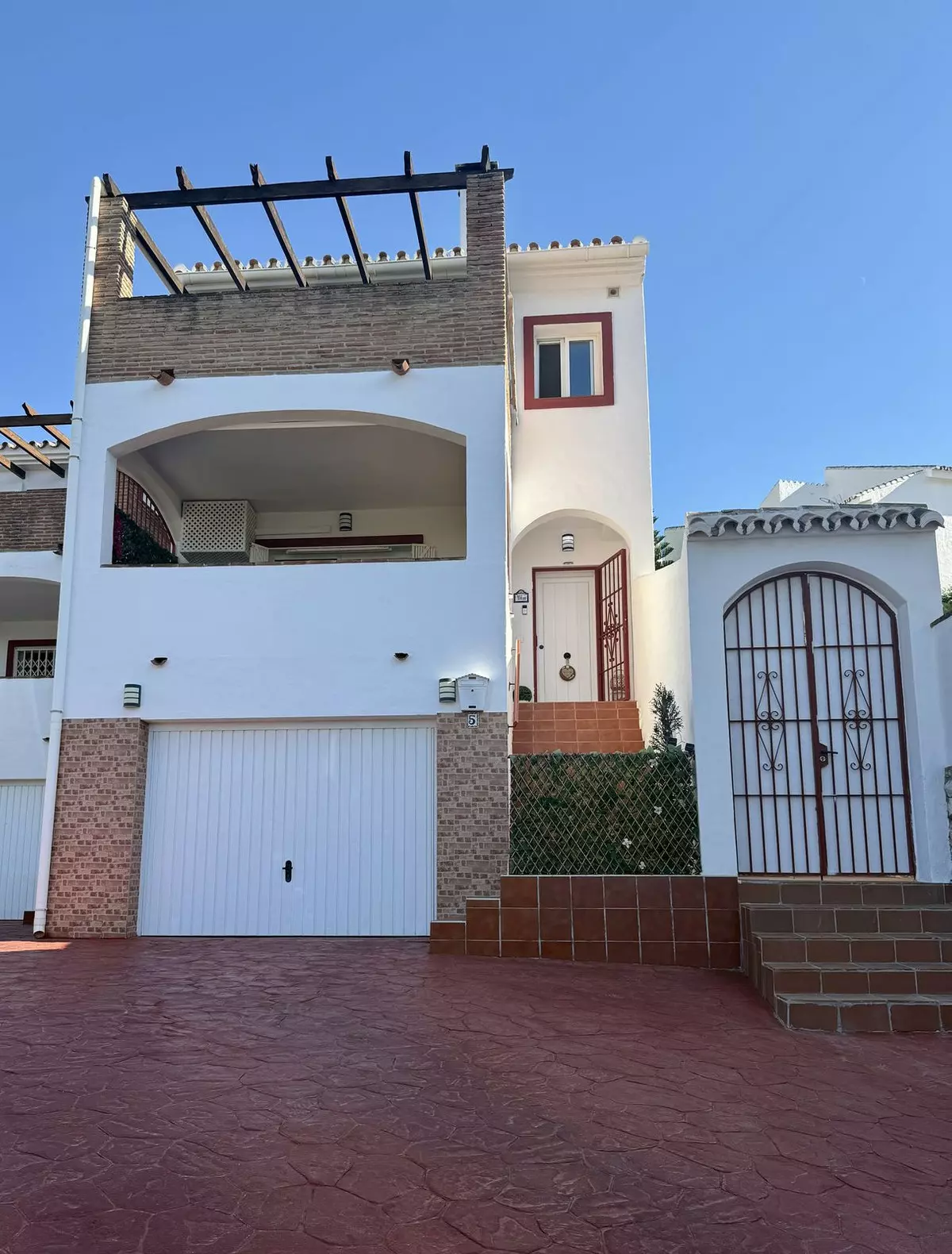 3-bedroom Town House In Mijas, Spain (216 M²)