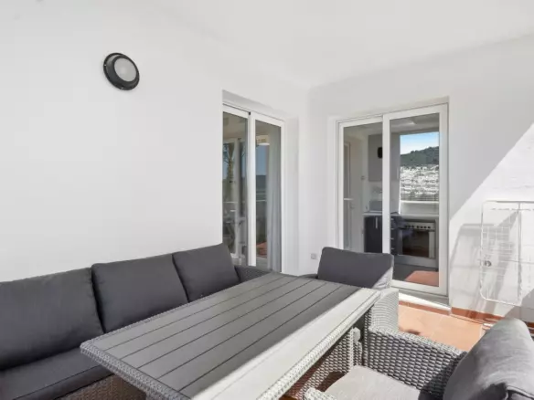 2-bedroom Apartment In Estepona, Spain (86 M²)