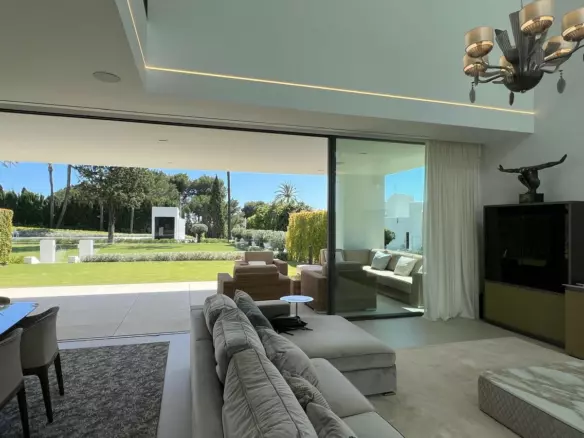 4-bedroom Villa In Marbella, Spain (445 M²)