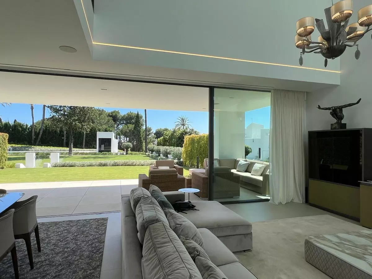 4-bedroom Villa In Marbella, Spain (445 M²)