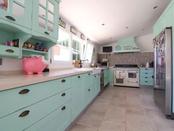 6-bedroom Villa In Almoradi, Spain (299 M²)