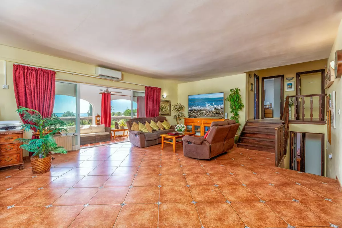 6-bedroom Villa In Mijas, Spain (279 M²)