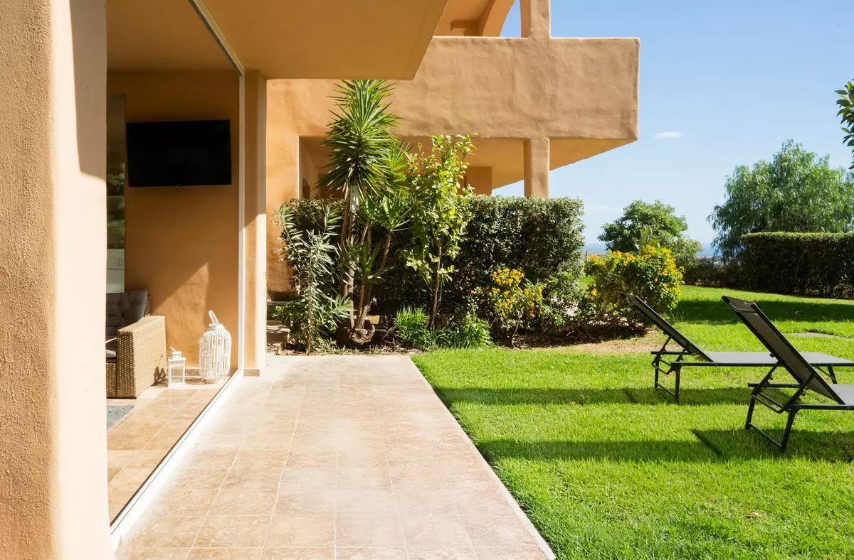 3-bedroom Apartment In Benahavis, Spain (128 M²)
