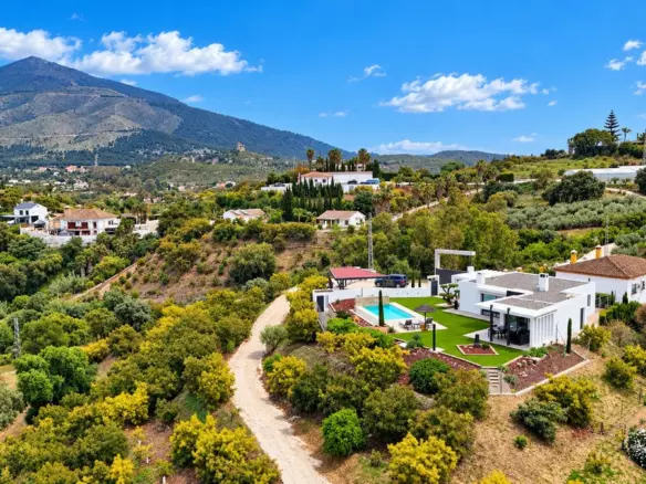 3-bedroom Villa In Alhaurín El Grande, Spain (166 M²)
