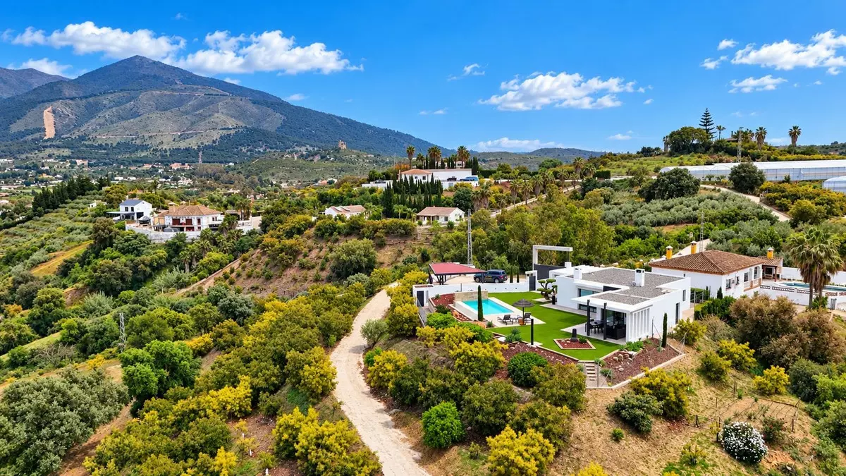 3-bedroom Villa In Alhaurín El Grande, Spain (166 M²)