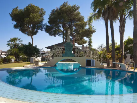 6-bedroom Villa In Marbella, Spain (1.440 M²)