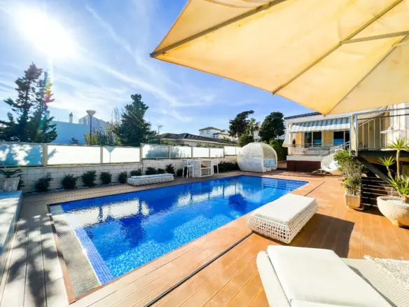 5-bedroom Villa In Torrevieja, Spain (380 M²)